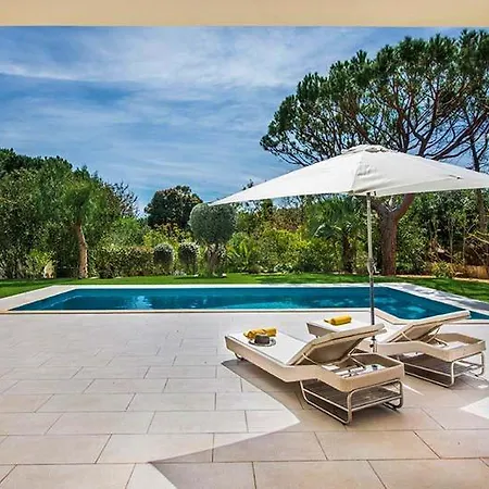 빌라 Sleeps 6 Pool Air Con Wifi T607846 알만실